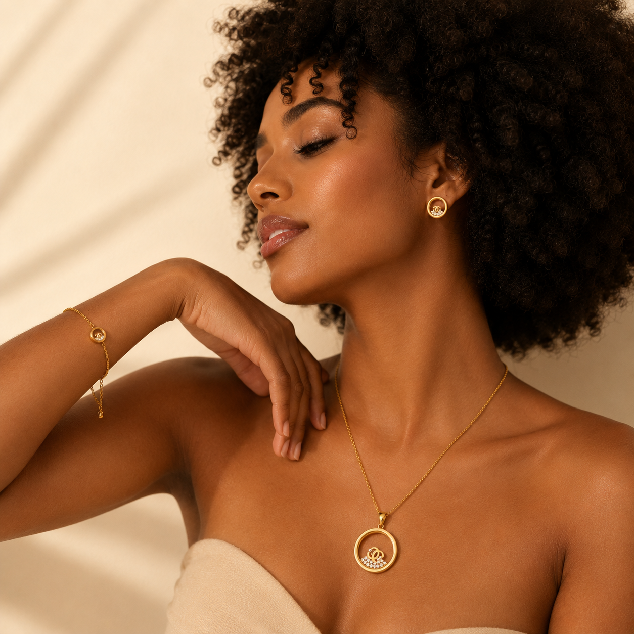 Collar y aretes de acero inoxidable Conjunto Dorado (80-146)