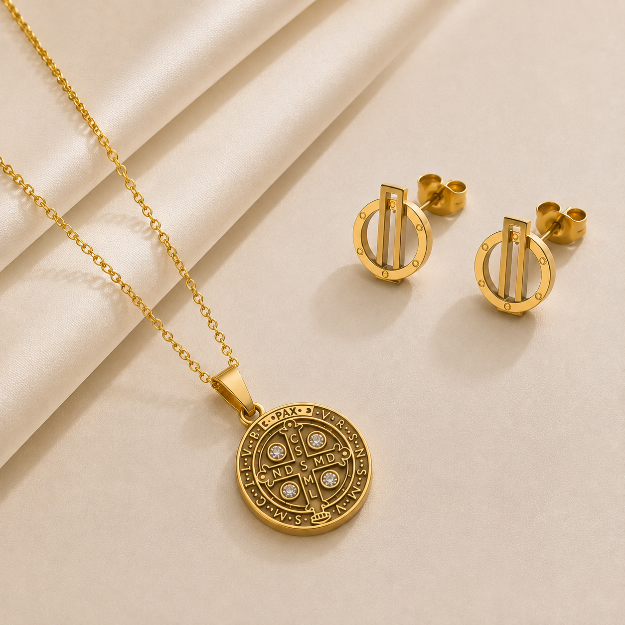 Collar y Aretes de acero inoxidable Conjunto Dorado (88-113)