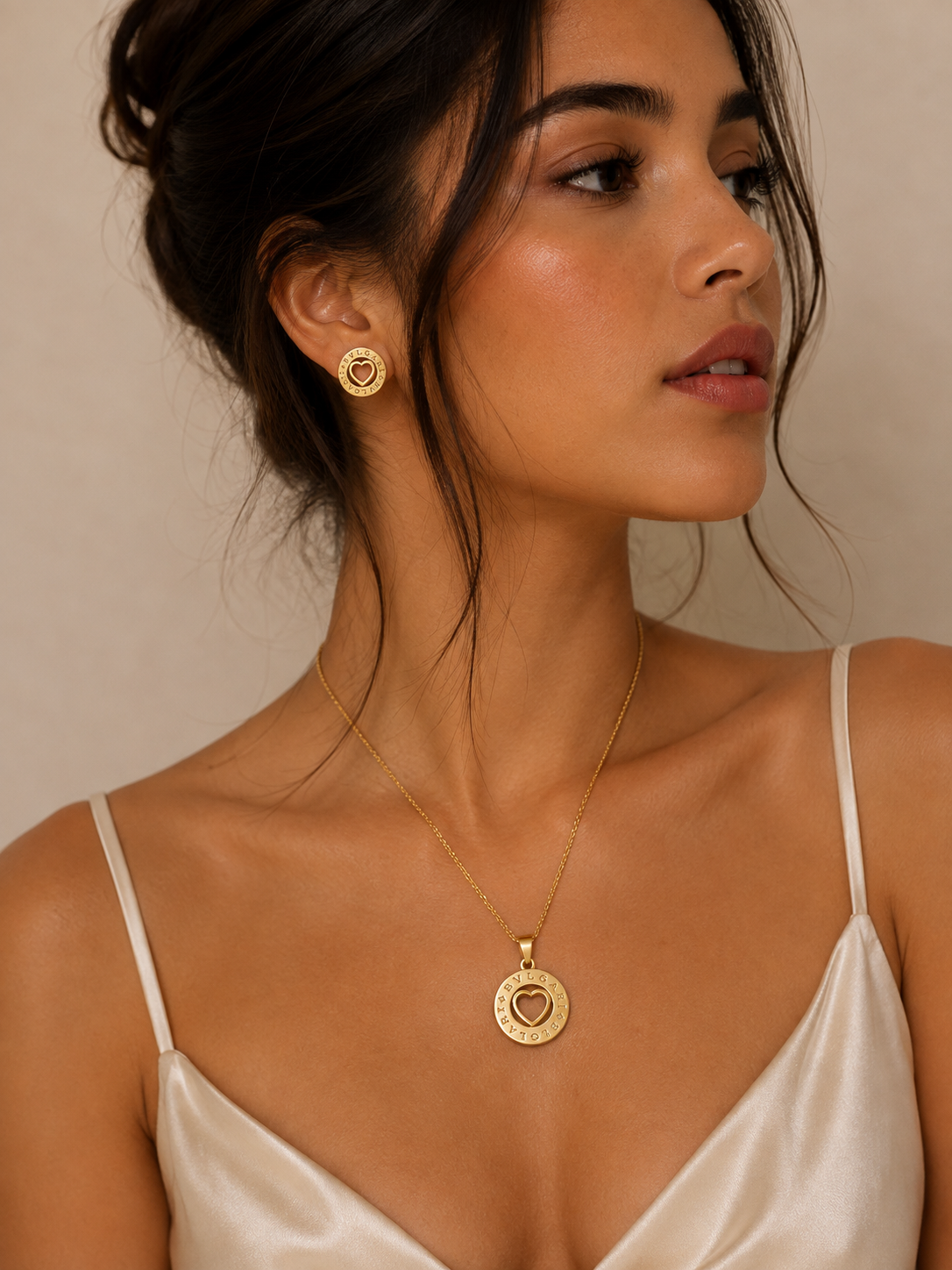Collar y aretes de acero inoxidable Conjunto Dorado De Corazones (88-100)