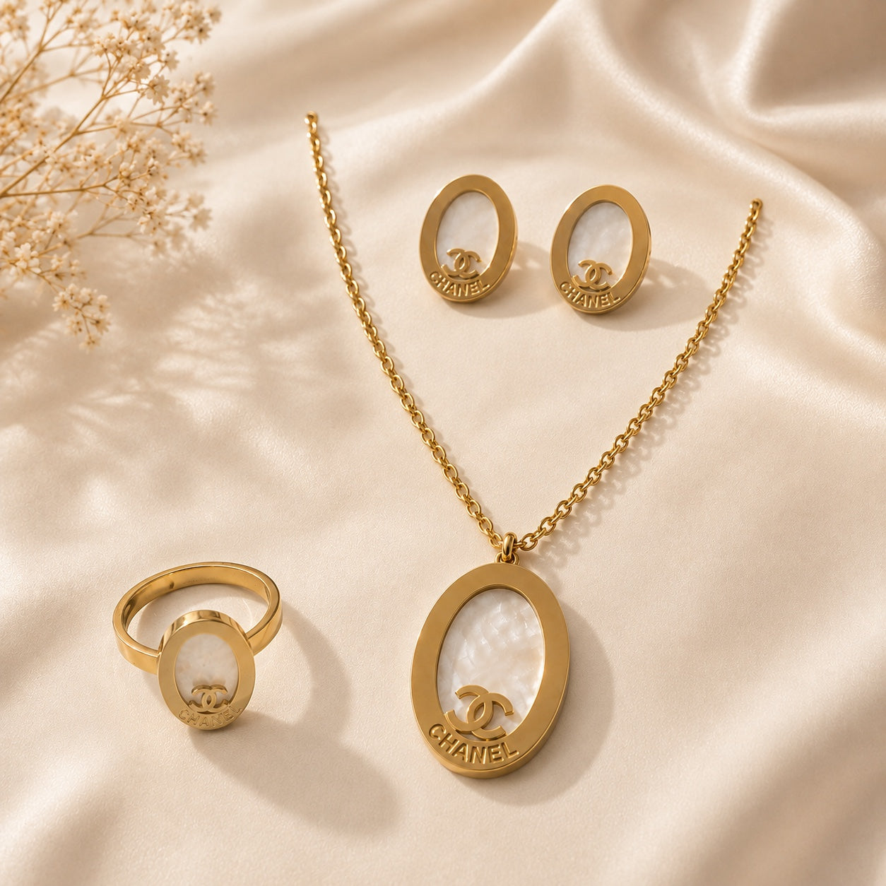 Collar y aretes de acero inoxidable con anillo tamaño 7 Conjunto Dorado (88-119)
