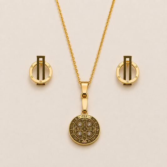 Collar y Aretes de acero inoxidable Conjunto Dorado (88-113)