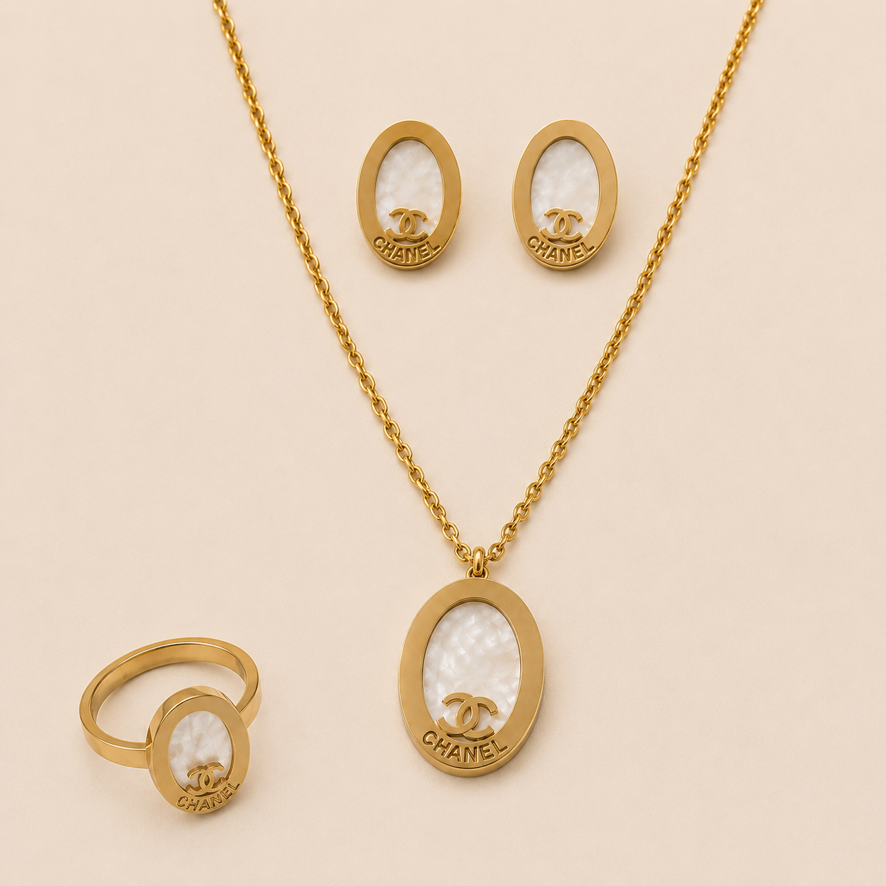 Collar y aretes de acero inoxidable con anillo tamaño 7 Conjunto Dorado (88-119)