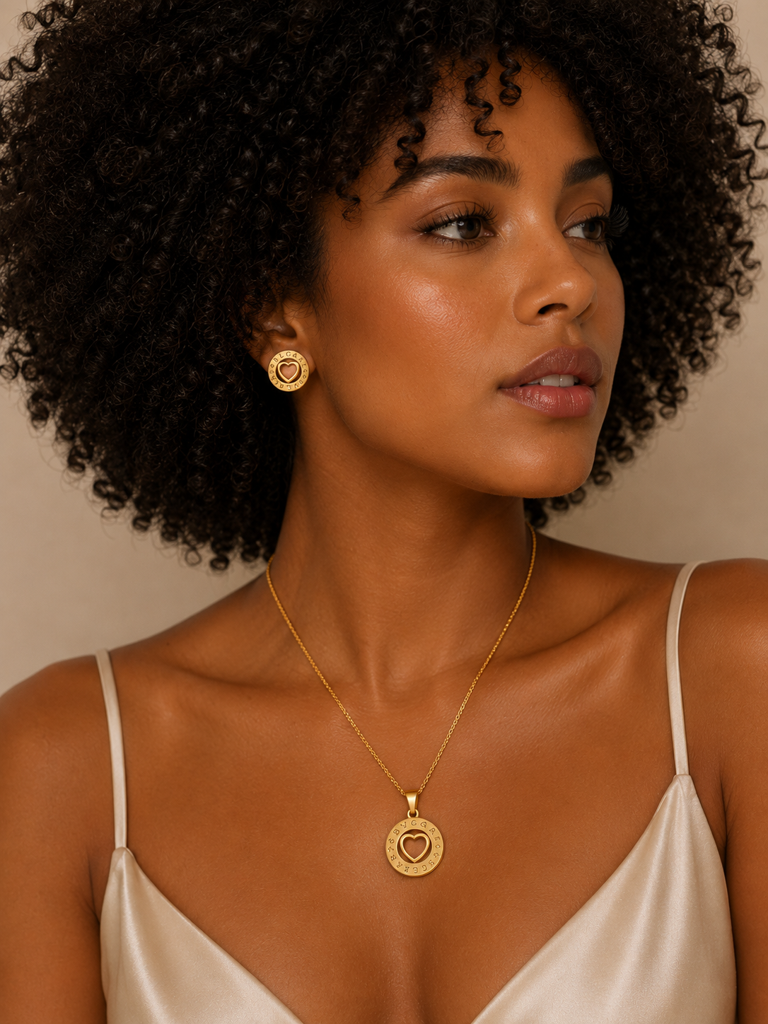 Collar y aretes de acero inoxidable Conjunto Dorado De Corazones (88-100)