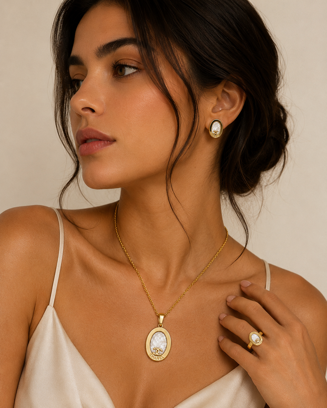 Collar y aretes de acero inoxidable con anillo tamaño 7 Conjunto Dorado (88-119)