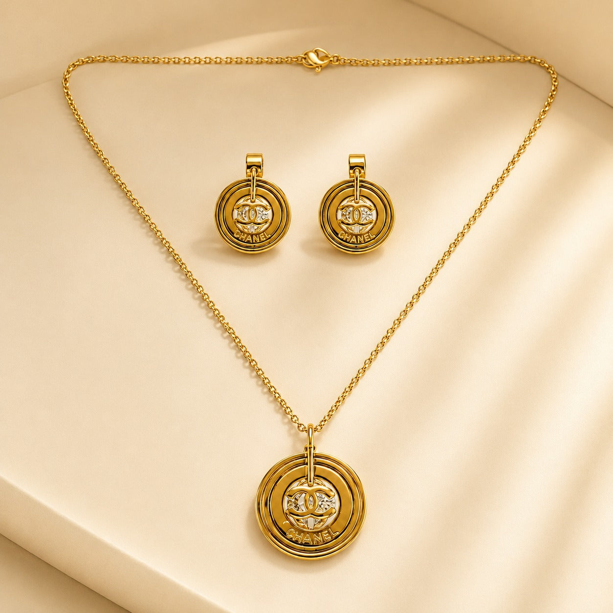 Collar y aretes de acero inoxidable Conjunto Dorado (80-102)