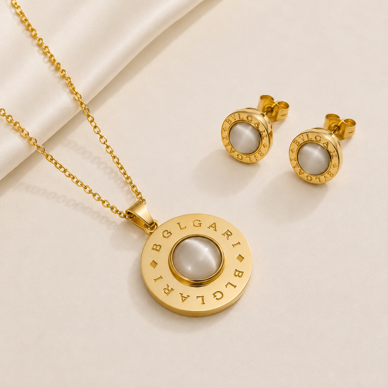 Collar y aretes de acero inoxidable Conjunto Dorado (80-107)