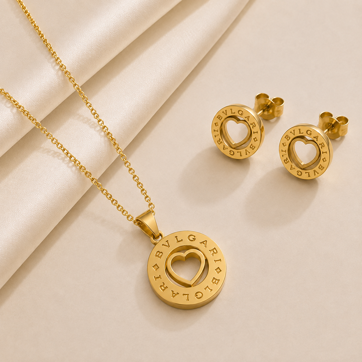 Collar y aretes de acero inoxidable Conjunto Dorado De Corazones (88-100)